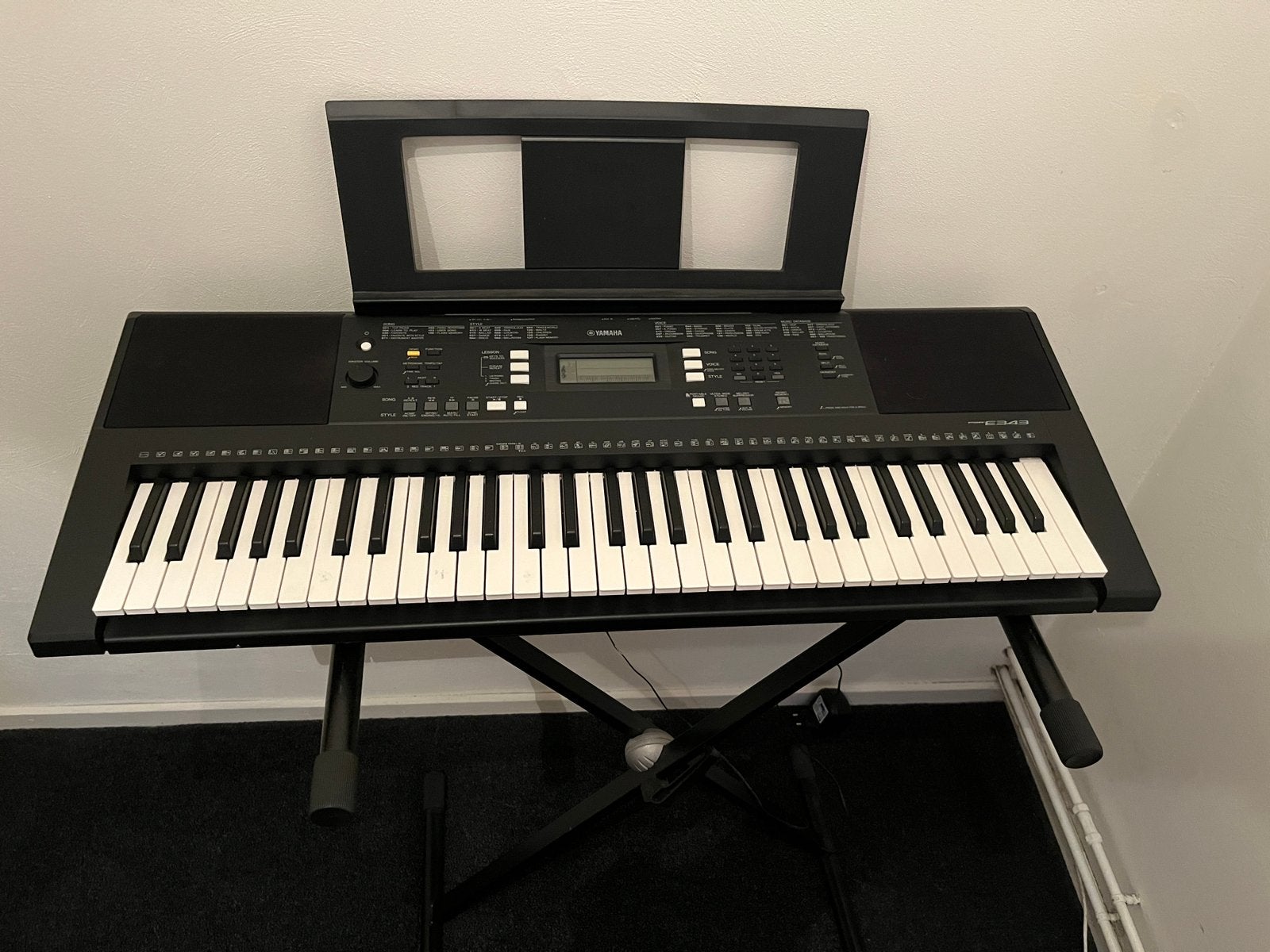 Yamaha PSR-E343 Keyboard met standaard, Muziek en Instrumenten, 61 toetsen, Yamaha, Ophalen of Verzenden, Zo goed als nieuw