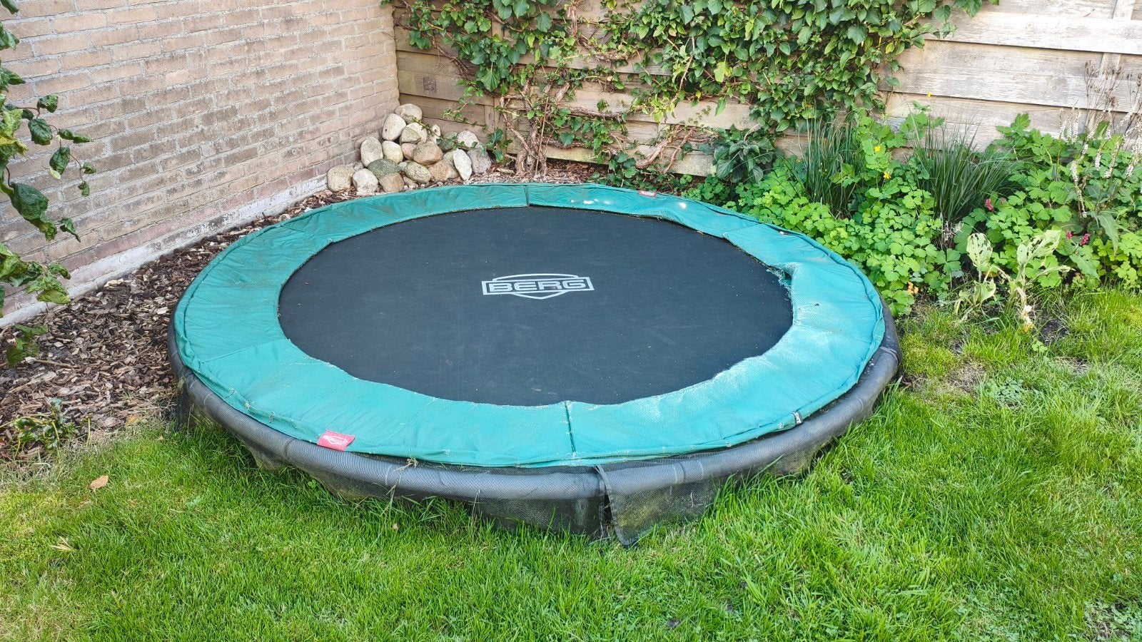 Berg inground trampoline 240cm met net, Ophalen, Gebruikt