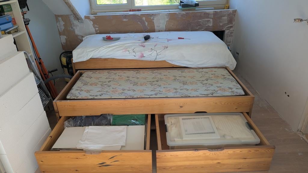 2 persoons logeerbed in goede staat, Ophalen of Verzenden, Eenpersoons, Hout, 80 cm