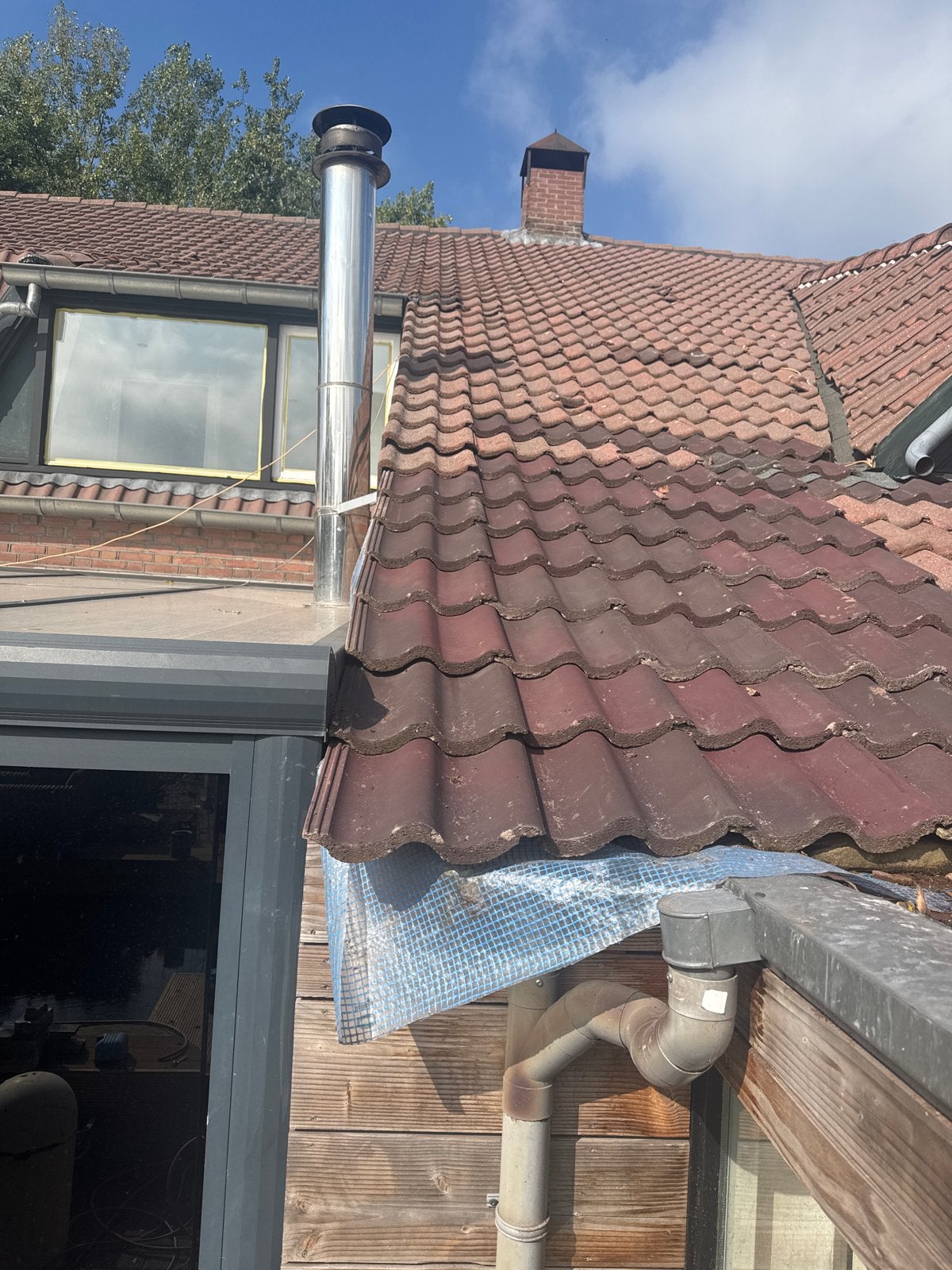 Gezocht: Sneldek vorstpannen links en 20 betonpannen, Doe-het-zelf en Verbouw, Gebruikt, Steen of Klei, Ophalen of Verzenden, Dakpannen