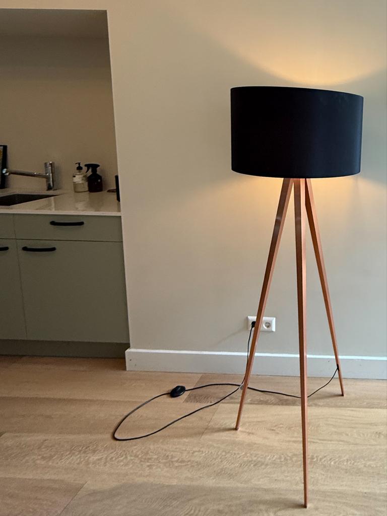 Zuiver Tripod Vloerlamp - Koperen Voet, Zwarte Kap, Ophalen, Zo goed als nieuw, Metaal, 150 tot 200 cm