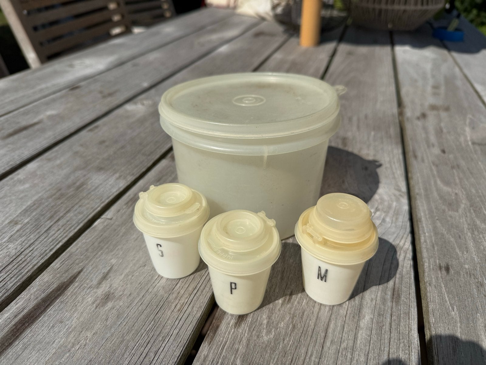 Tupperware Peper, Zout en Mosterdstel - Vintage Set, Gebruikt, Overige typen, Ophalen of Verzenden, Met deksel