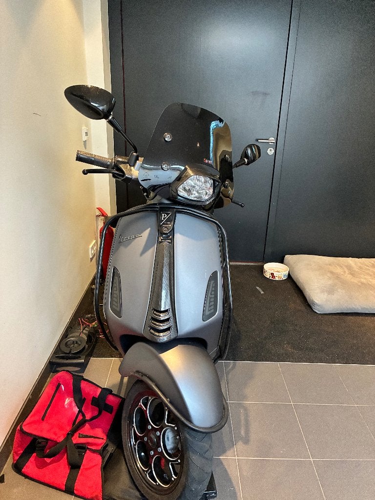 Vespa sprint full option, Fietsen en Brommers, Ophalen, Maximaal 45 km/u, Vespa S, Zo goed als nieuw