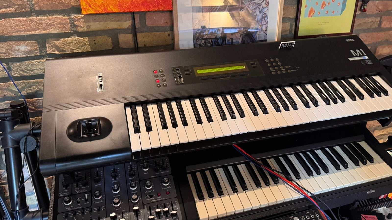 Korg M1. Met 2 extra soundcards., Muziek en Instrumenten, Ophalen of Verzenden, Zo goed als nieuw, 61 toetsen, Korg