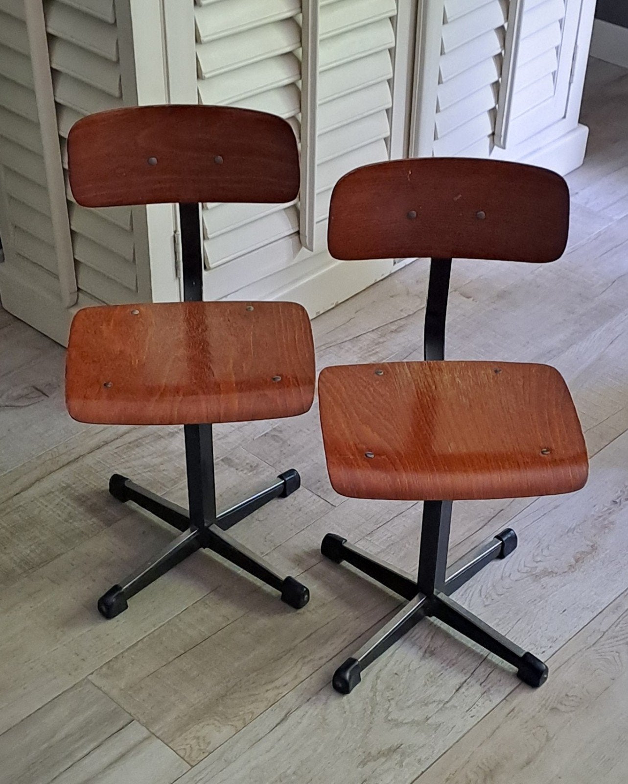 Deze Vintage kinder stoeltjes zijn te leuk!Knutsel/speelhoek, Huis en Inrichting, Ophalen, Twee