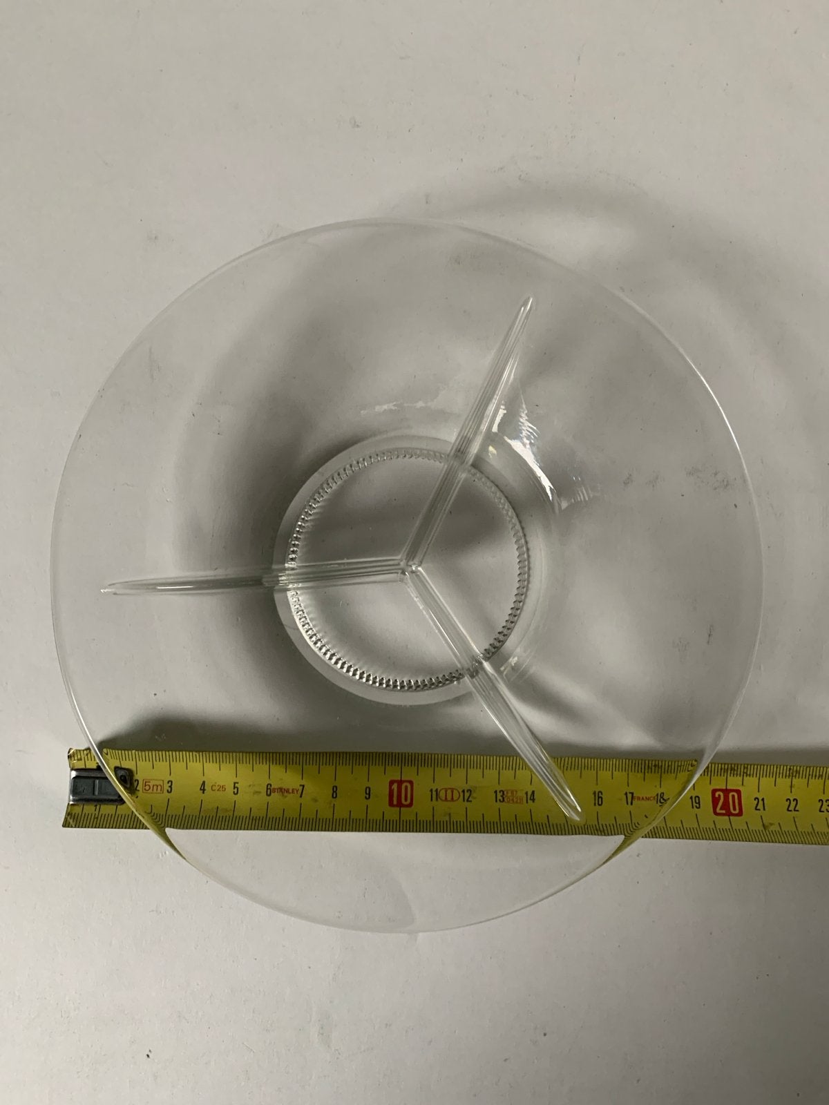 Glazen schaal met 3 vakken - Perfect voor snacks of dips, Schaal, Rond, Ophalen of Verzenden, Glas