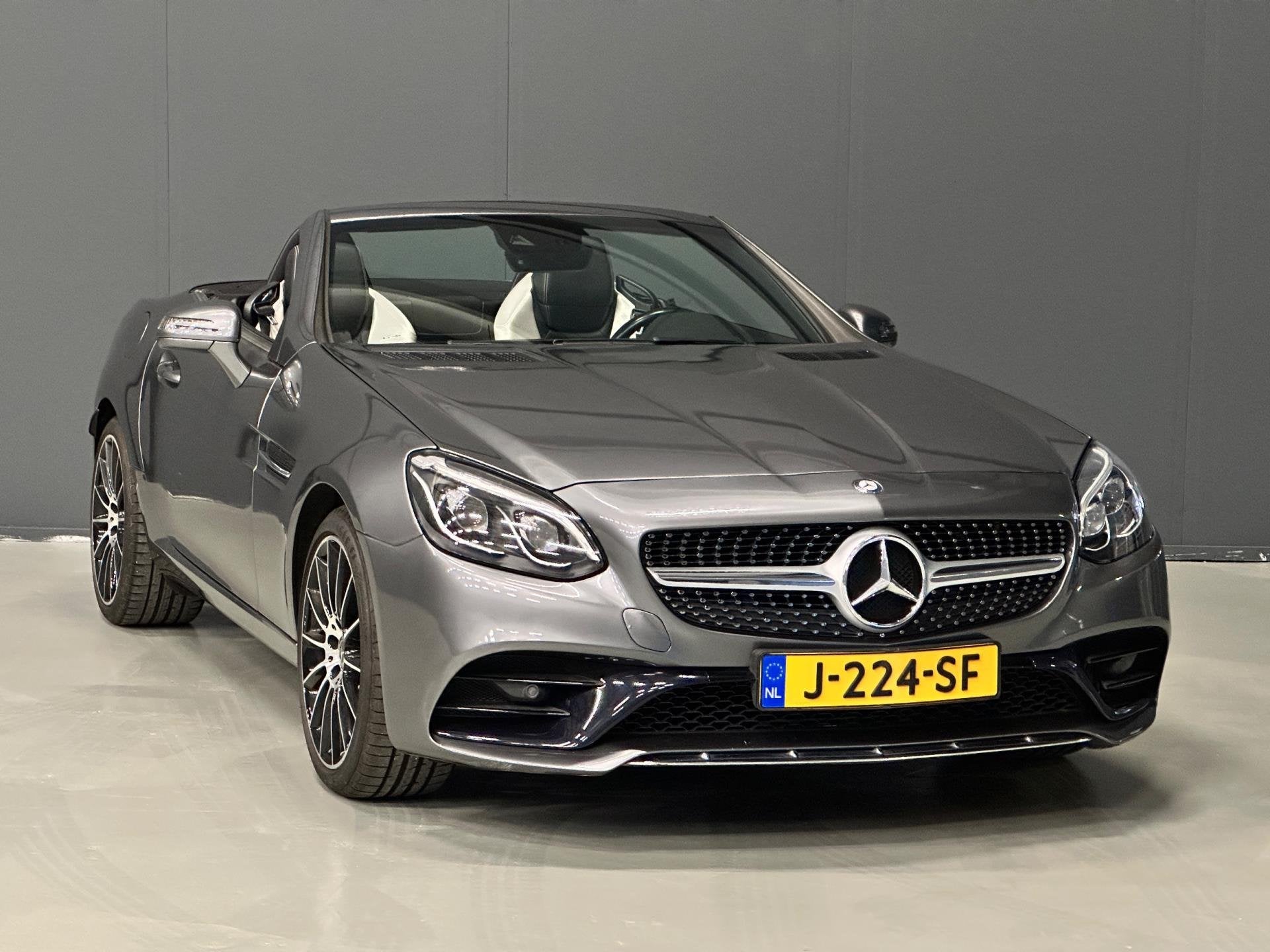 Mercedes-Benz SLC 200 RedArt Edition AMG AUTOMAAT LEDER/CAME, Auto's, Mercedes-Benz, Gebruikt, 4 cilinders, Leder, SLC