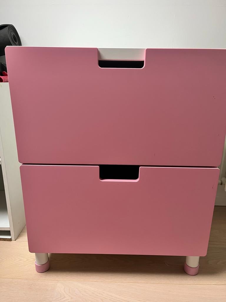 IKEA Stuva ladekast op pootjes - roze/wit, Huis en Inrichting, Kasten | Ladekasten, Ophalen, Minder dan 50 cm, Gebruikt, 1 of 2 laden