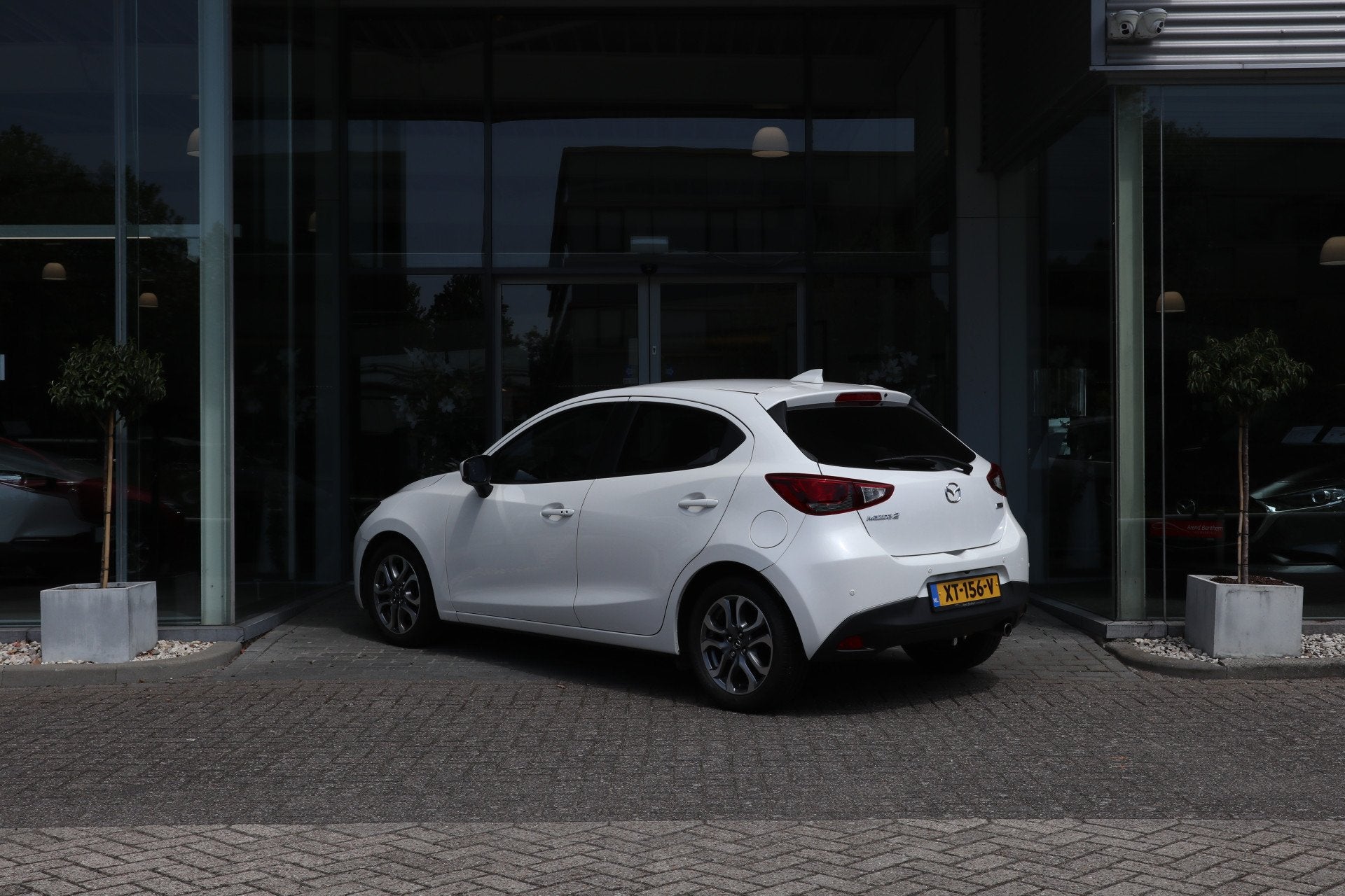 Mazda 2 1.5 Skyactiv-G GT-M Black Suede Camera / Navi / Clim, Auto's, Voorwielaandrijving, 12 maanden, Euro 6, Wit