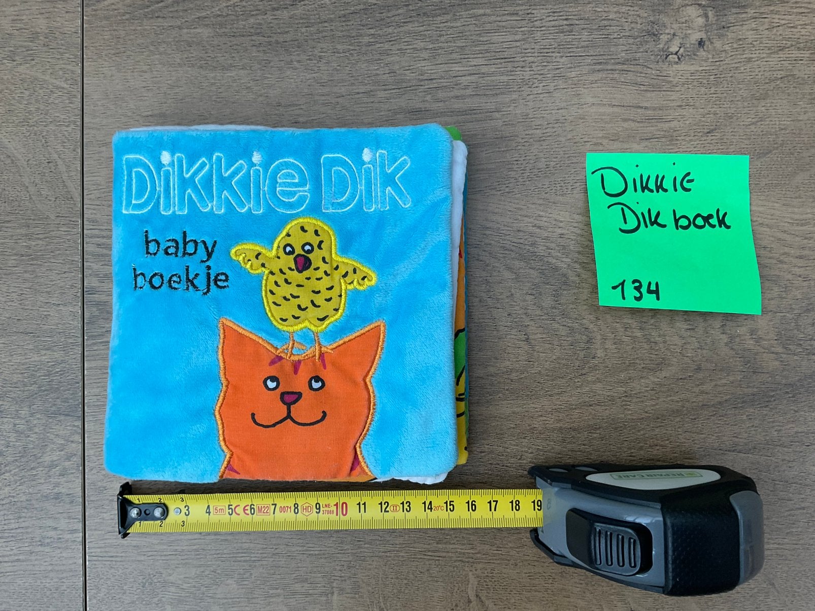 Zgan, niet kapot,  Dikkie dik pluche stoffen baby boekje, Ophalen, Overige figuren, Zo goed als nieuw, Beeldje of Figuurtje