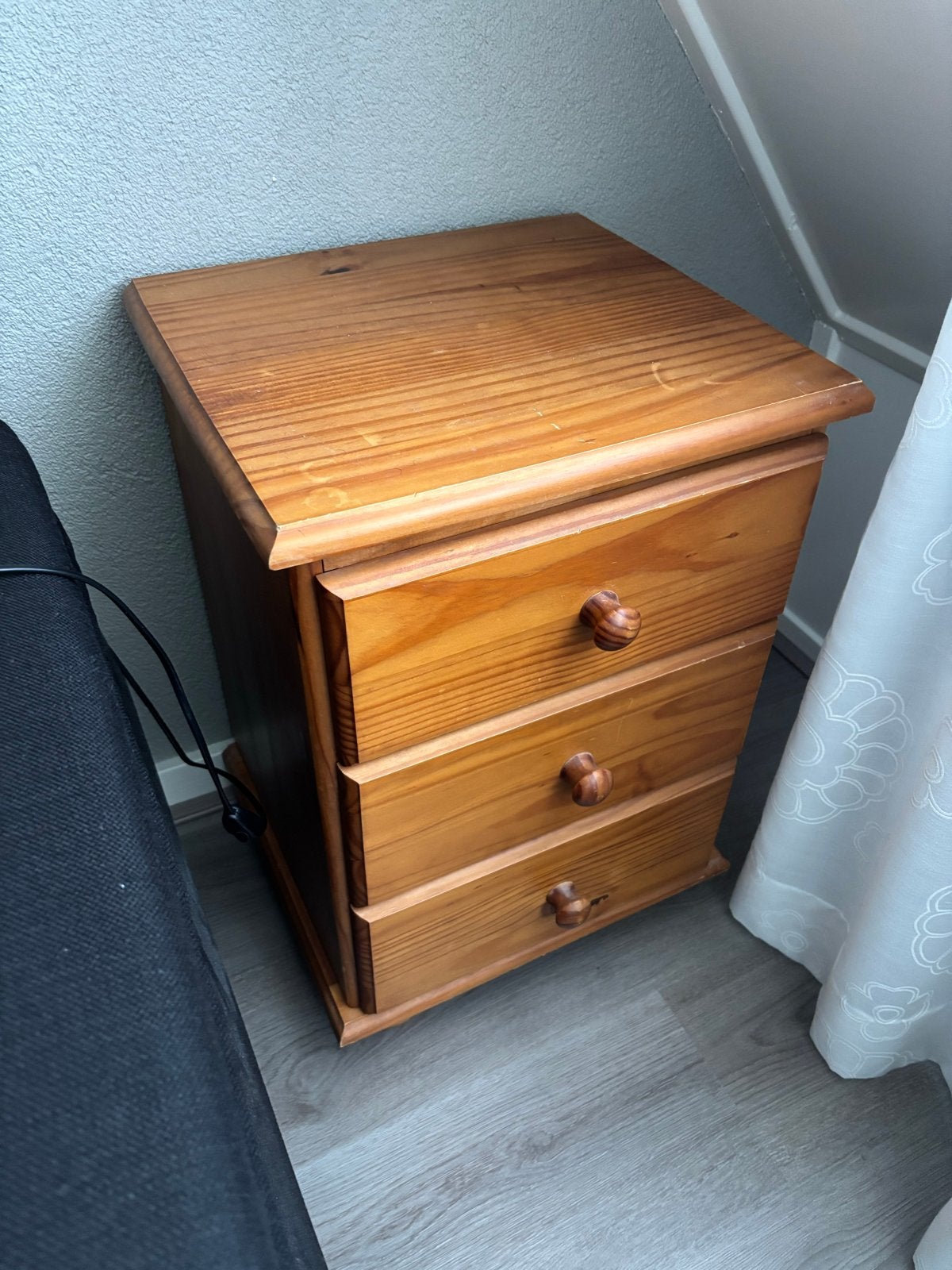 Grenen nachtkastje met 3 lades, Ophalen, Gebruikt, Minder dan 45 cm, 55 tot 70 cm
