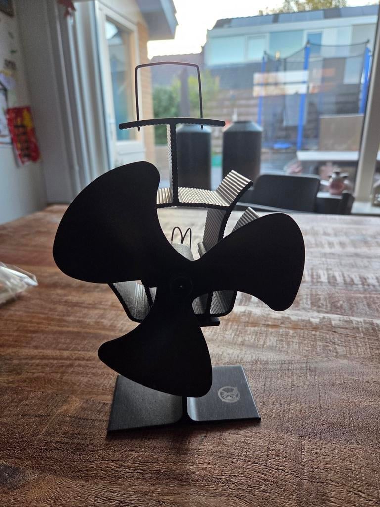 Kachelventilator - Zwart, 3 bladen, warmte-aangedreven, Witgoed en Apparatuur, Ventilatoren, Ophalen of Verzenden, Zo goed als nieuw