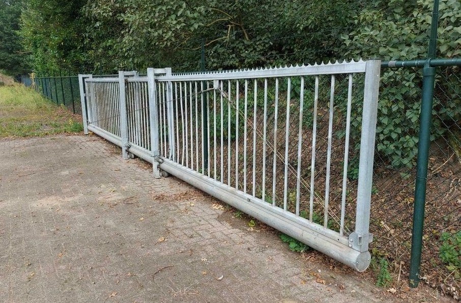 schuifpoort schuifhek 10 mtr. lang, 7,5 mtr. doorgang, Ophalen, Staal, Schuifpoort, Zo goed als nieuw