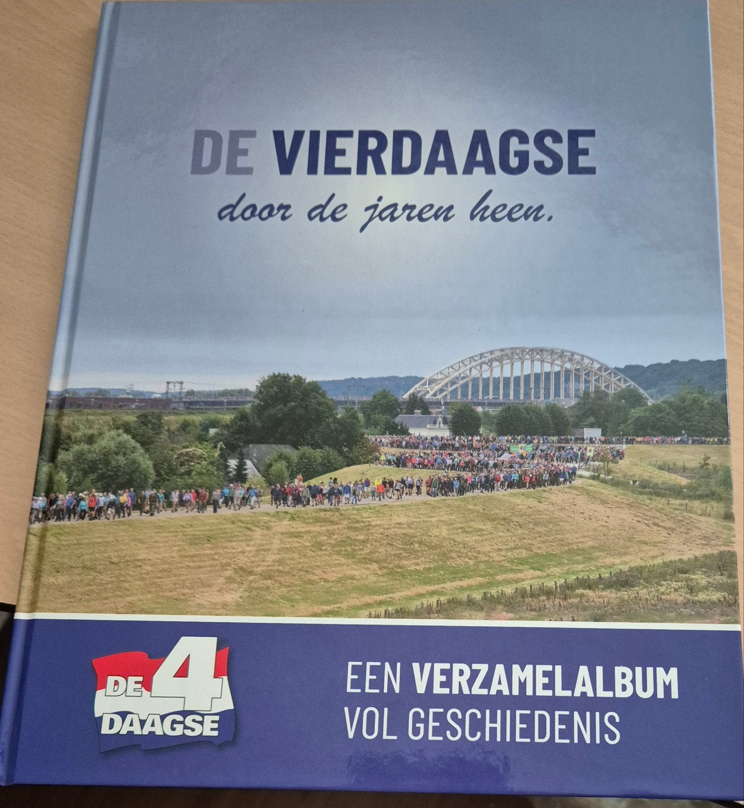 4DAAGSE VERZAMELALBUM, Ophalen
