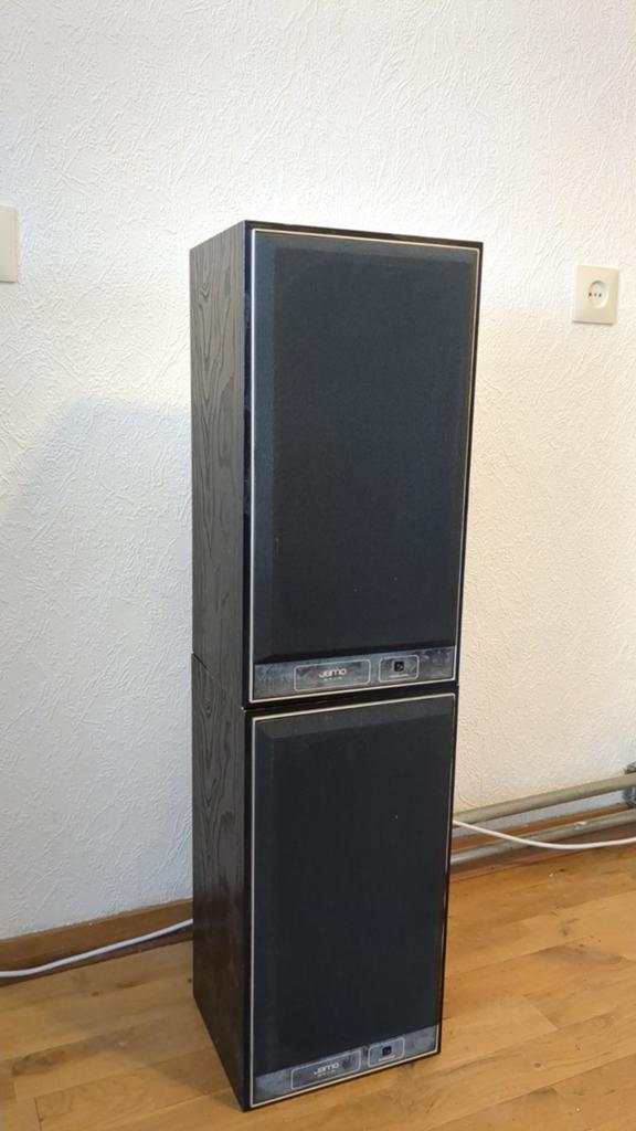 Jamo J-70 speakers (set van 2) - bas defect bij één