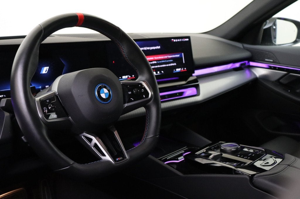 BMW i5 M60 xDrive M Sport / Panoramadak / Trekhaak / Adaptie, 514 km, Gebruikt, Zwart, 601 pk