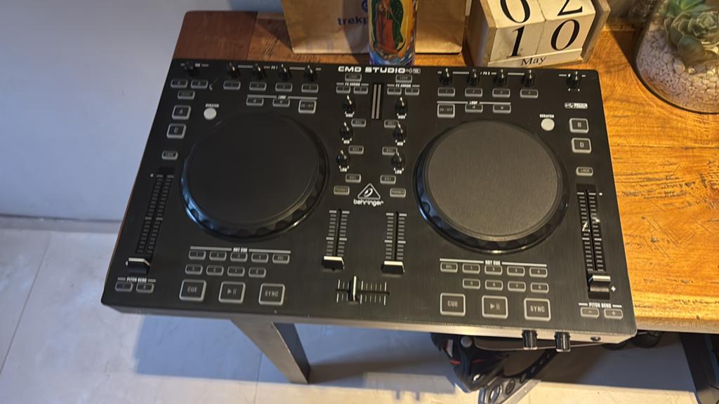 Behringer CMD Studio 4A DJ Controller voor beginners, Muziek en Instrumenten, Dj-sets en Draaitafels, Gebruikt, Draaitafel, Behringer