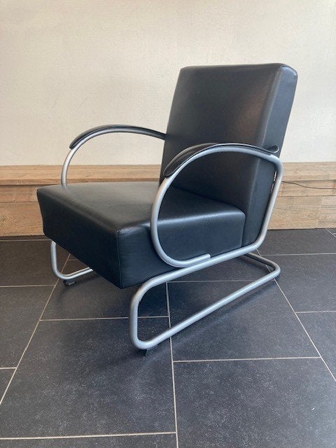 Gispen 407 fauteuil, zwart leder, zijdmat frame, Design, 75 tot 100 cm, Zo goed als nieuw, Leer