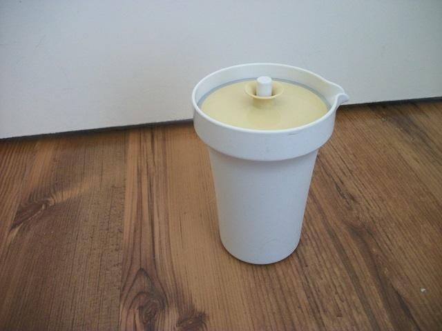 Tupperware Melkkannetje ( retro, geel deksel ), Ophalen of Verzenden, Gebruikt, Geel