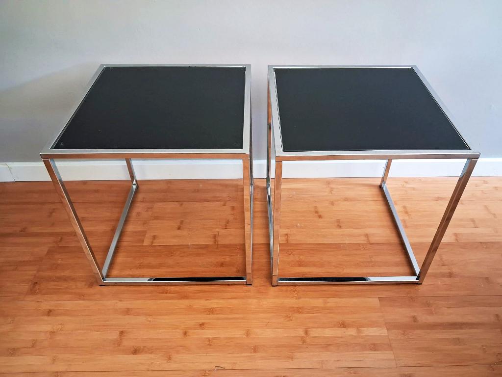 2 design bijzettafels chroom met zwart glas, Huis en Inrichting, Tafels | Bijzettafels, Minder dan 55 cm, Gebruikt, Metaal of Aluminium