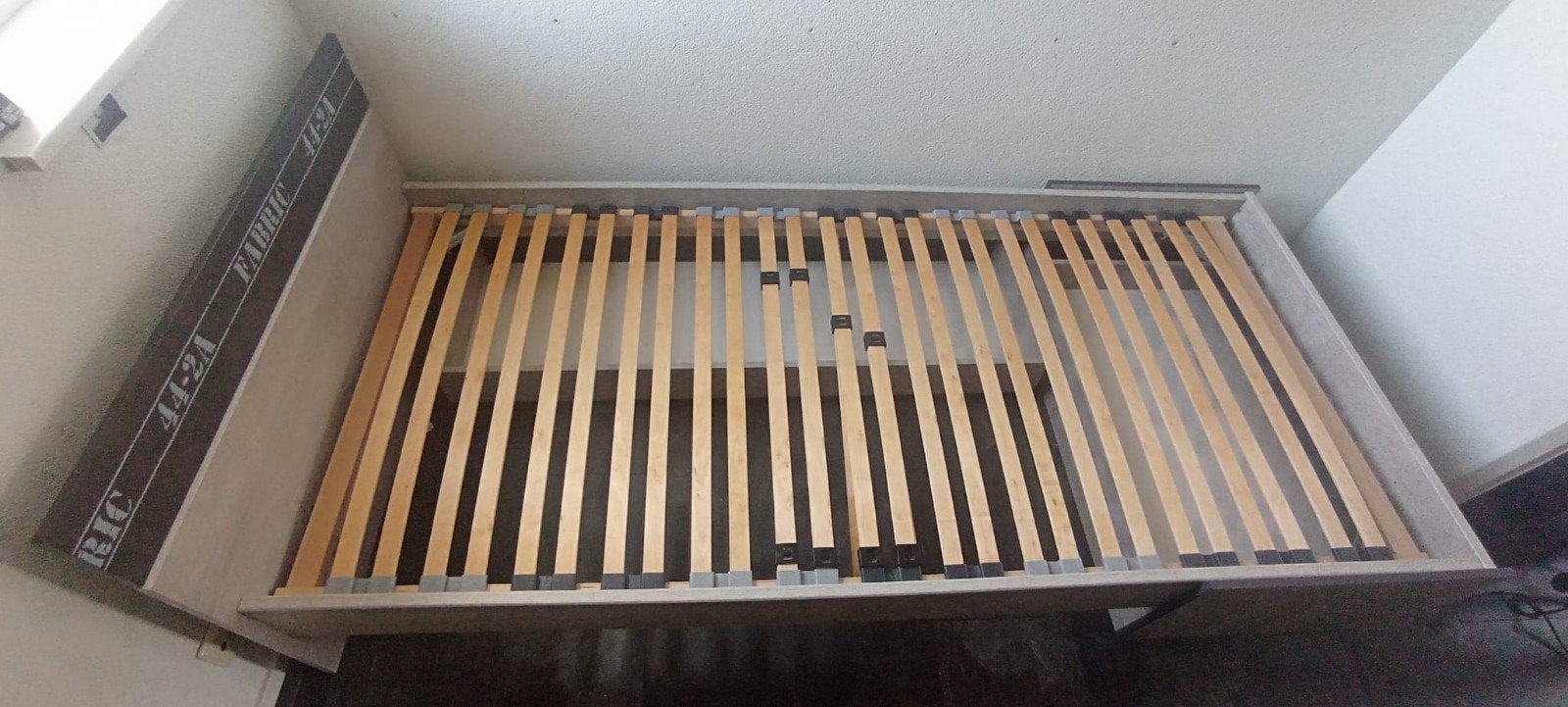 1 persoons bed met drie opberglades en lattenbodem, Ophalen, Gebruikt, Eenpersoons, 90 cm