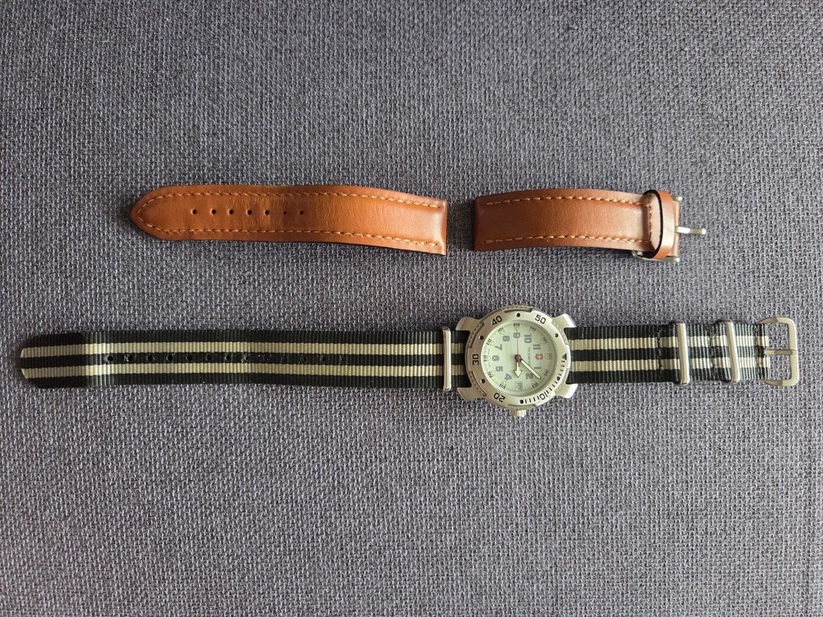 Vintage Victorinox Swiss Army 4.566 Horloge – Nette Staat, Ophalen of Verzenden, Overige materialen, Ring