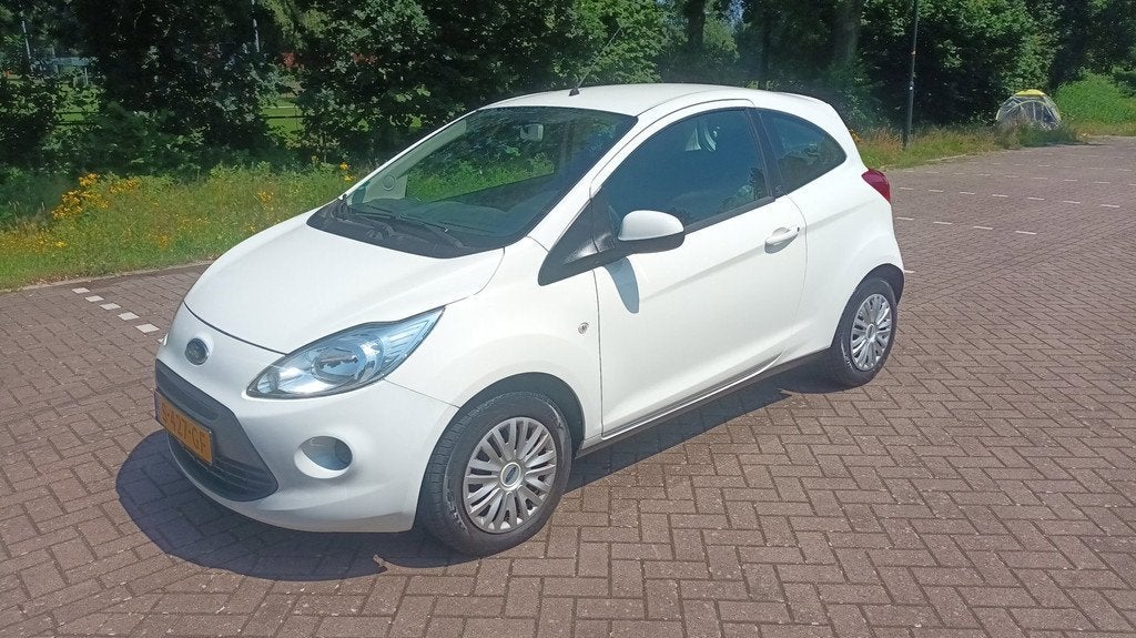 Ford Ka 1.2 Airco / Nieuwe apk, Auto's, Ford, Voorwielaandrijving, Euro 5, Stof, Gebruikt