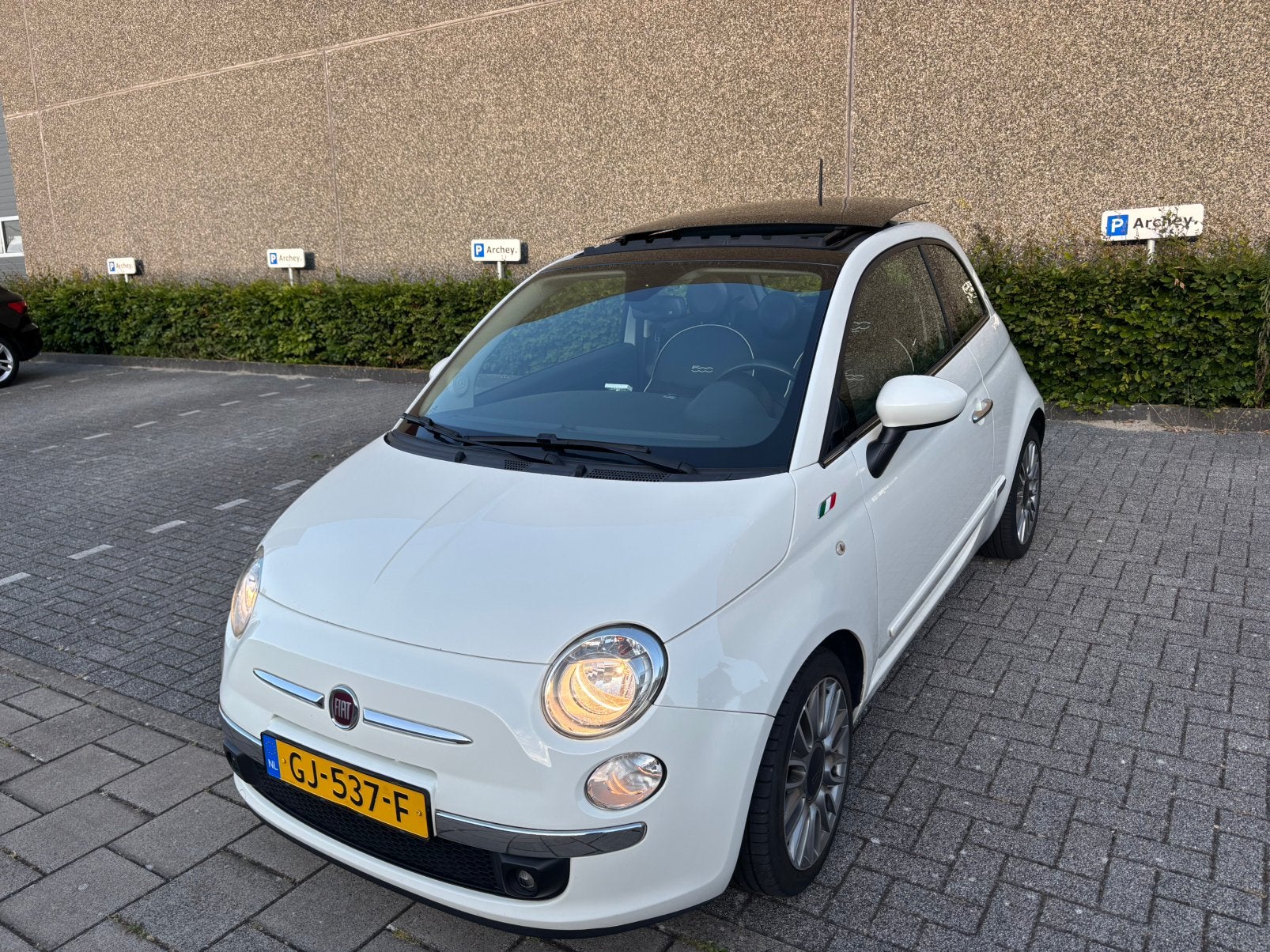 Fiat 500 0.9 TwinAir T Lounge - Panoramadak - Apple CarPlay, Voorwielaandrijving, Stof, Wit, Particulier