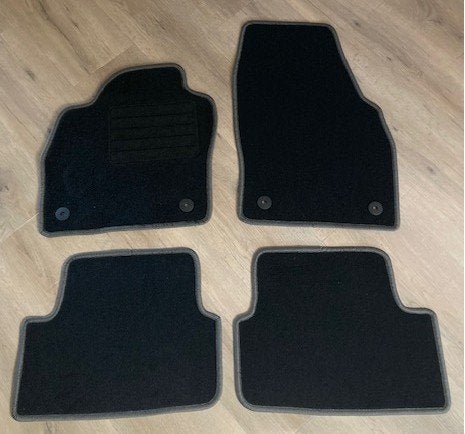 Mattenset voor een Volkswagen Polo Type: AW1, Auto-onderdelen, Info@schoenek.de, Volkswagen, Nieuw, Ophalen of Verzenden