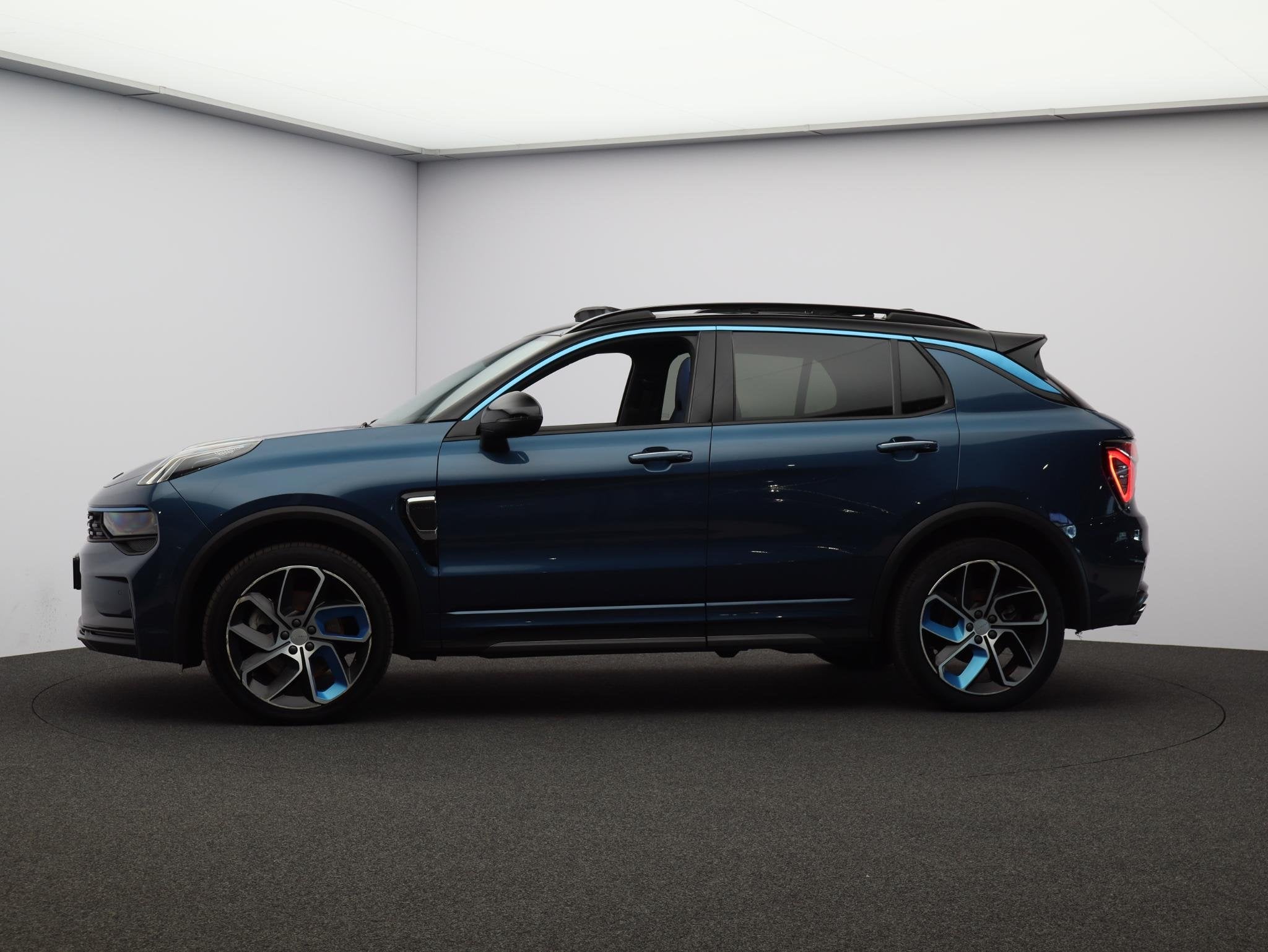 Lynk & Co 01 1.5 / Carplay / Camera / Adaptive Cruise / Pano, Auto's, Stof, Euro 6, Blauw, 120 €/maand
