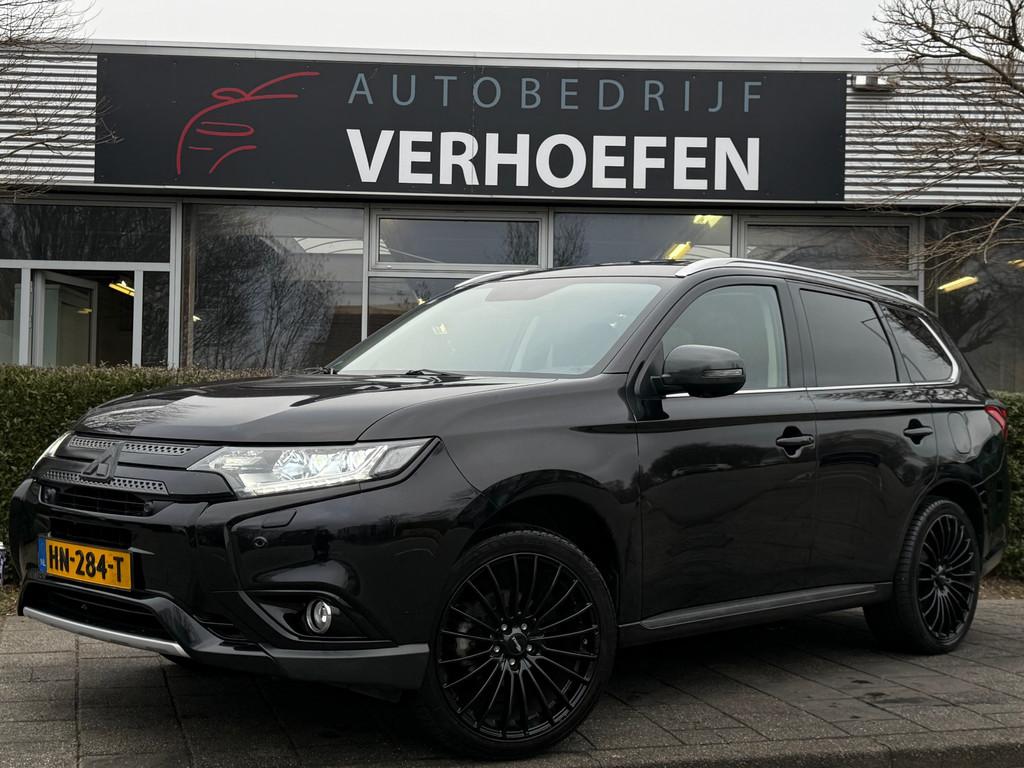 Mitsubishi Outlander 2.0 PHEV instyle+ - PANORAMADAK - PARKE, 1998 cc, 4 cilinders, 1820 kg, Zwart