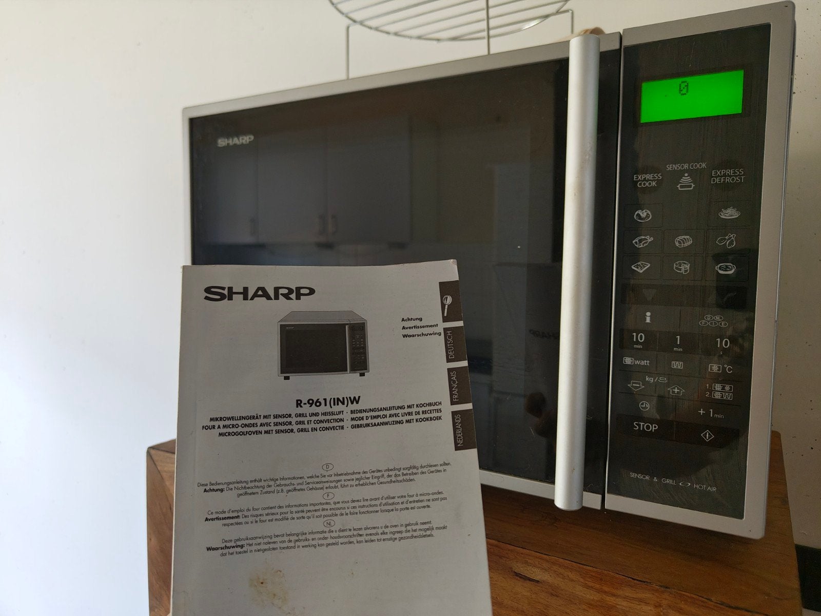Sharp R-961(IN)W Combimagnetron met Grill en Hete Lucht, Witgoed en Apparatuur, Magnetrons, Ophalen, Combimagnetron, Gebruikt
