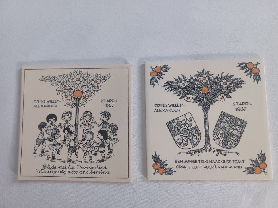 2 tegeltjes koninklijk huis, Ophalen of Verzenden, Zo goed als nieuw