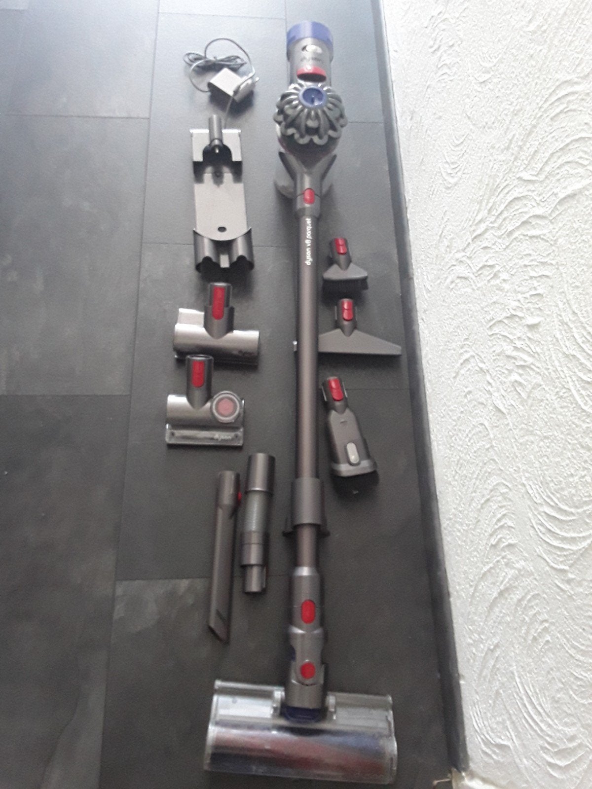 Dyson V8  Steelstofzuiger met accessoires (zwakke accu), Witgoed en Apparatuur, Stofzuigers, Draadloos, Ophalen of Verzenden, Zo goed als nieuw