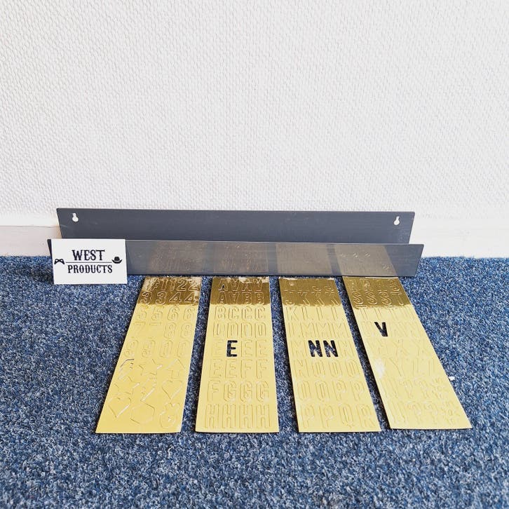 Metalen Rek met Magnetische Letters (Goudkleurig)