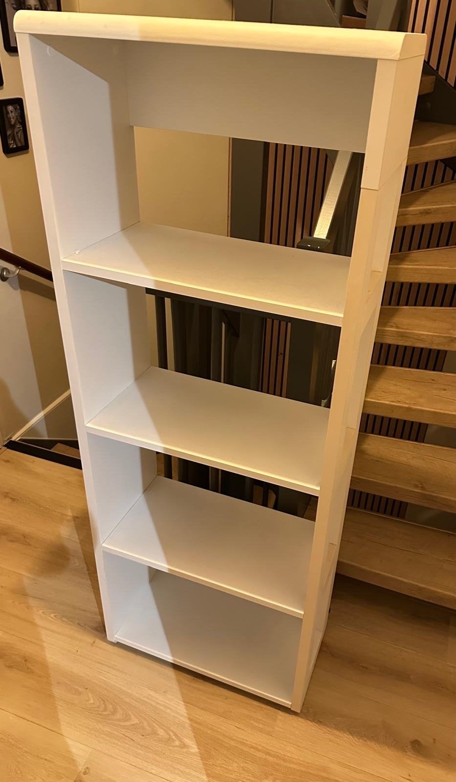 Witte kast met planken - lichte verkleuring zijkant, Ophalen, Met plank(en), Minder dan 50 cm, Gebruikt