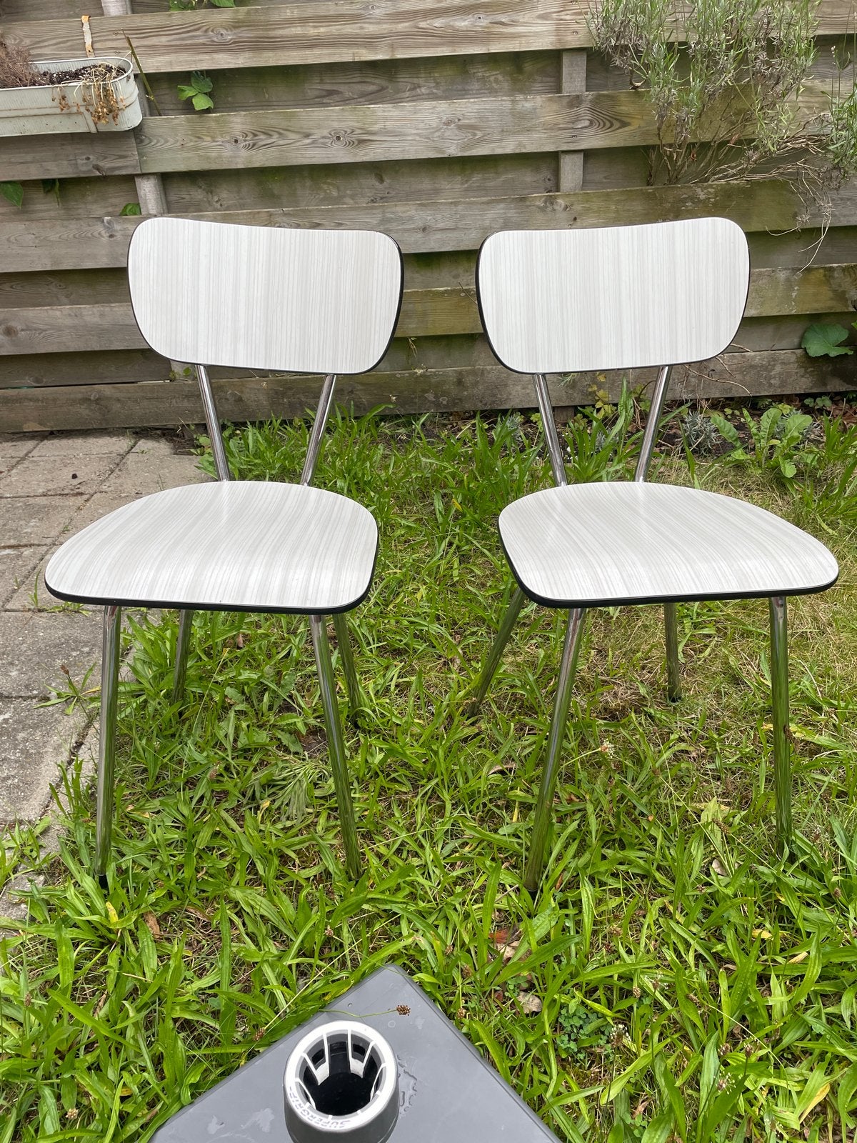 Twee vintage formica stoeltjes, Ophalen
