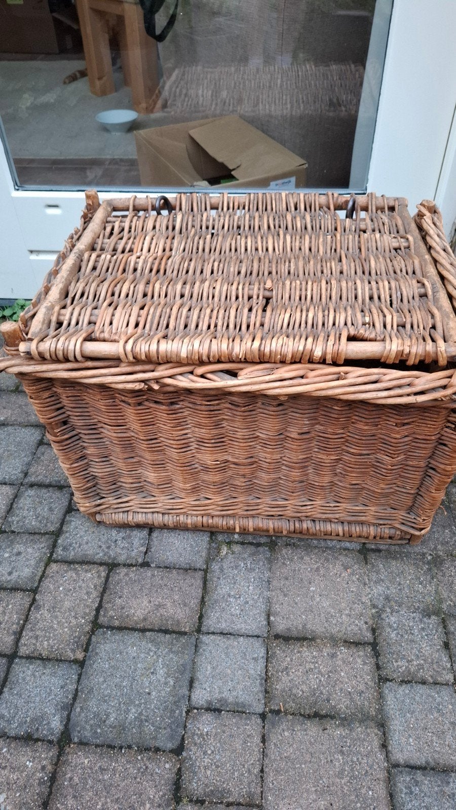 Grote rieten mand met deksel - Vintage opbergmand, Huis en Inrichting, Gebruikt, Mand, Ophalen of Verzenden, Riet