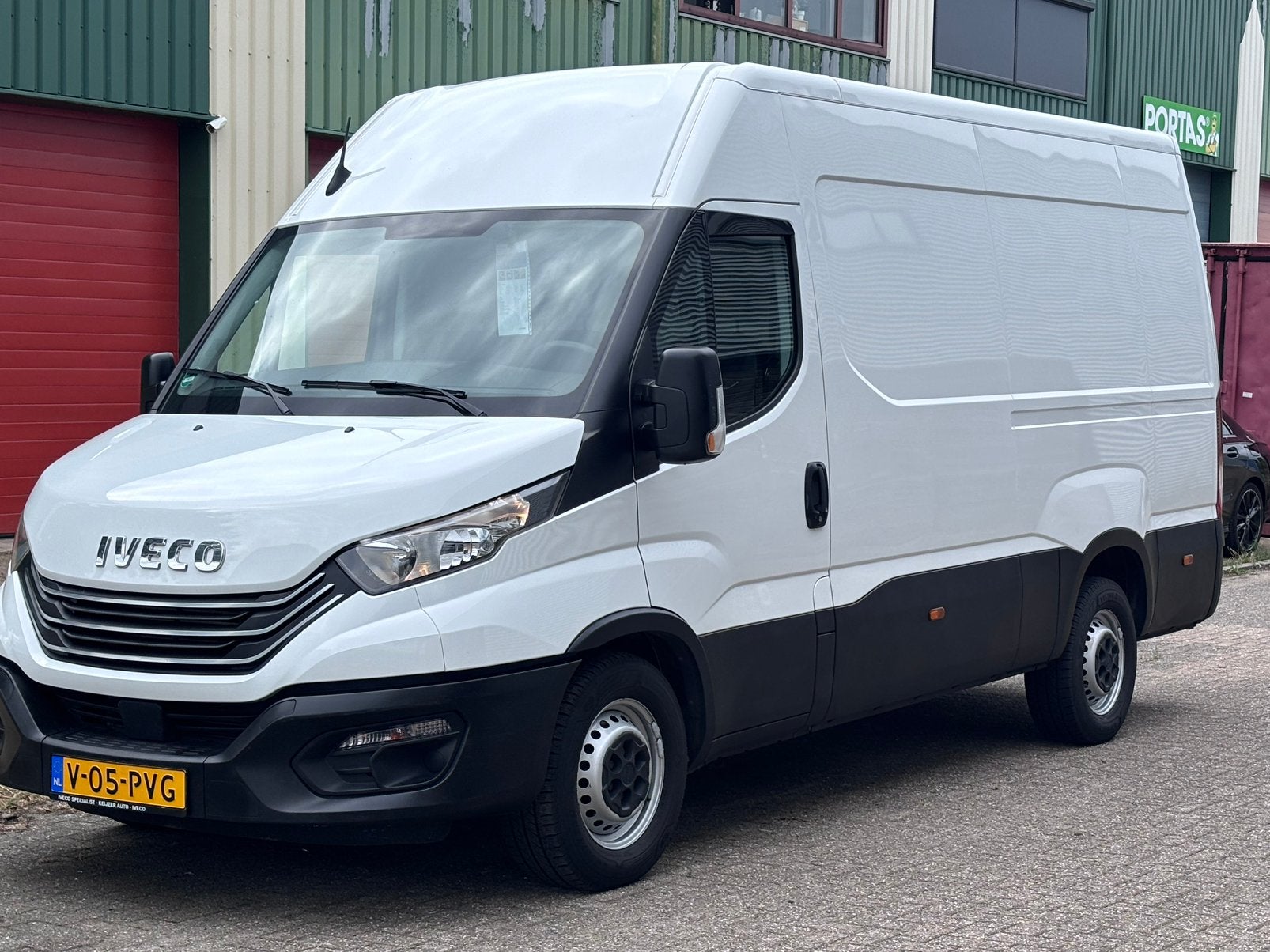 Iveco Daily 35S16v L2H2 160 pk Automaat Euro 6 INRUIL LEASE, Auto's, Automaat, Dealer onderhouden, 4 cilinders, Iveco