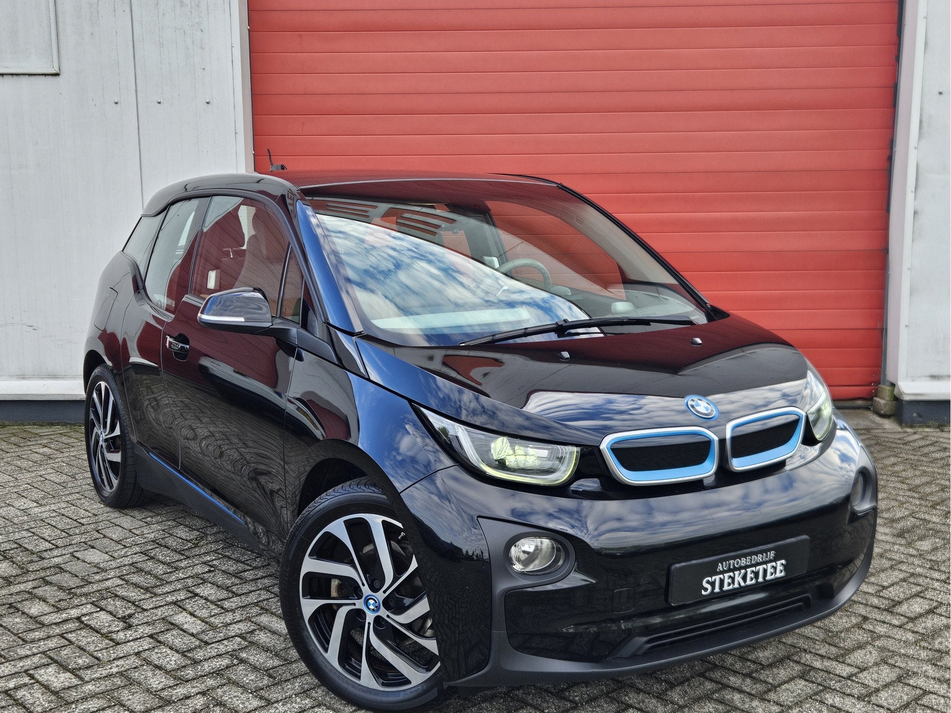 BMW i3 Basis 94Ah 33 kWh | Cruisec. | PDC | Rijklaar inclusi, Auto's, 12 maanden, Gebruikt, 4 stoelen, Zwart