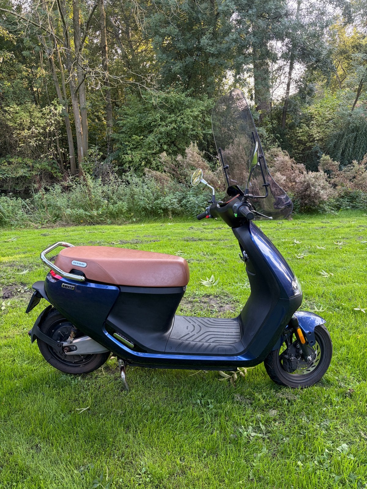 Foto 3 van Segway E125S Elektrische Scooter - Zo goed als nieuw