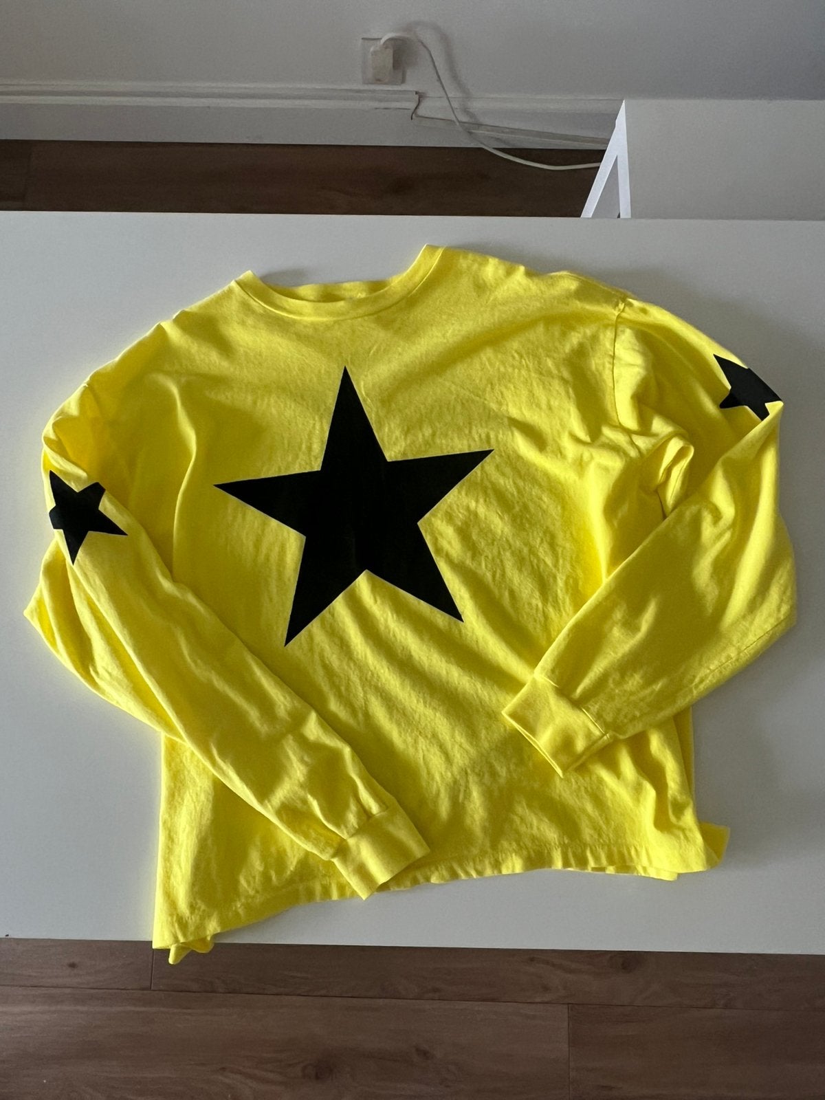 YE concert tour merch longsleeve shirt in yellow, size 2, Kleding | Heren, T-shirts, Ophalen of Verzenden, Zo goed als nieuw, Maat 52/54 (L)