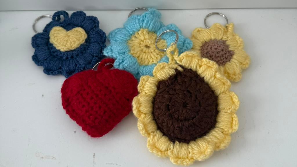 handgemaakte gehaakte sleutelhangers van bloemen en harten, Ophalen, Nieuw