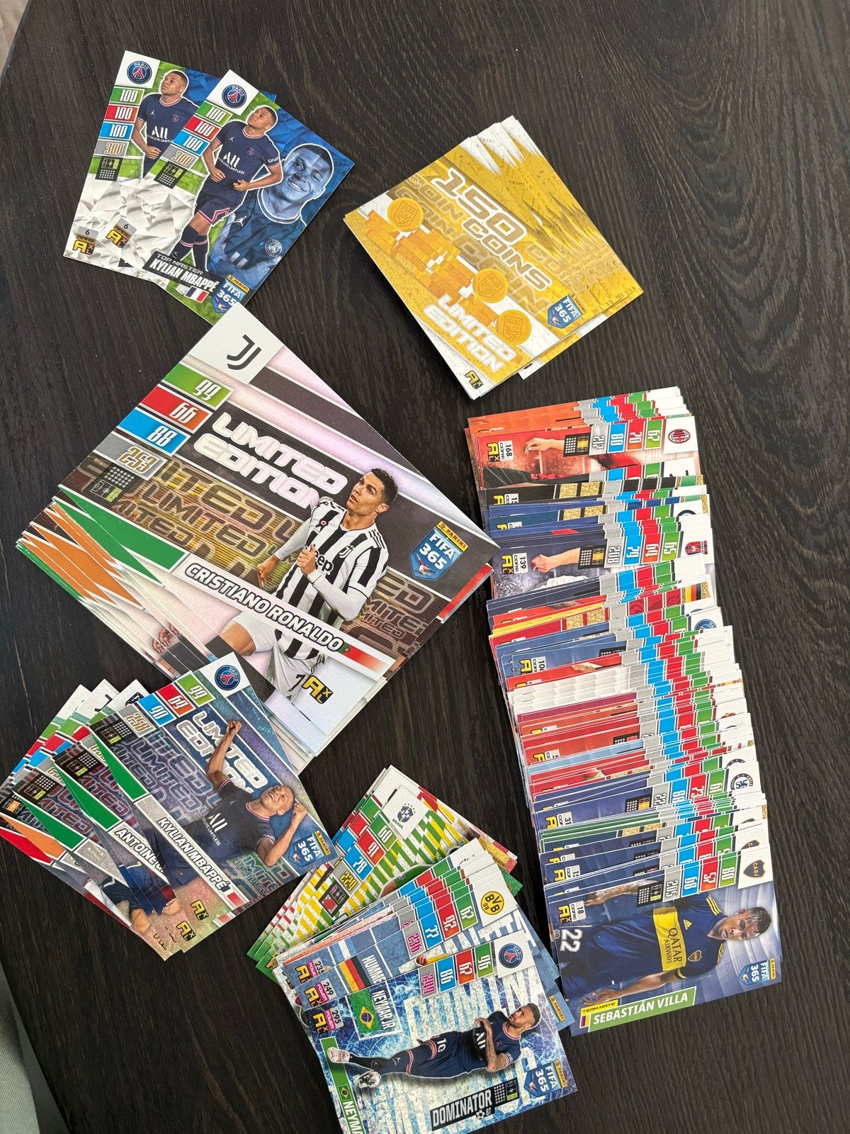 156 kaarten Panini FIFA 365 Adrenalyn XL 2022, Ophalen of Verzenden, Zo goed als nieuw, Buitenlandse clubs, Spelerskaart