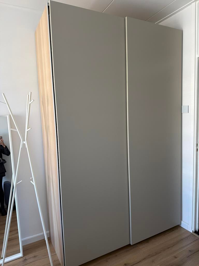 Moderne kledingkast met schuifdeuren en hangruimte, Met plank(en), 100 tot 150 cm, 200 cm of meer, Ophalen of Verzenden