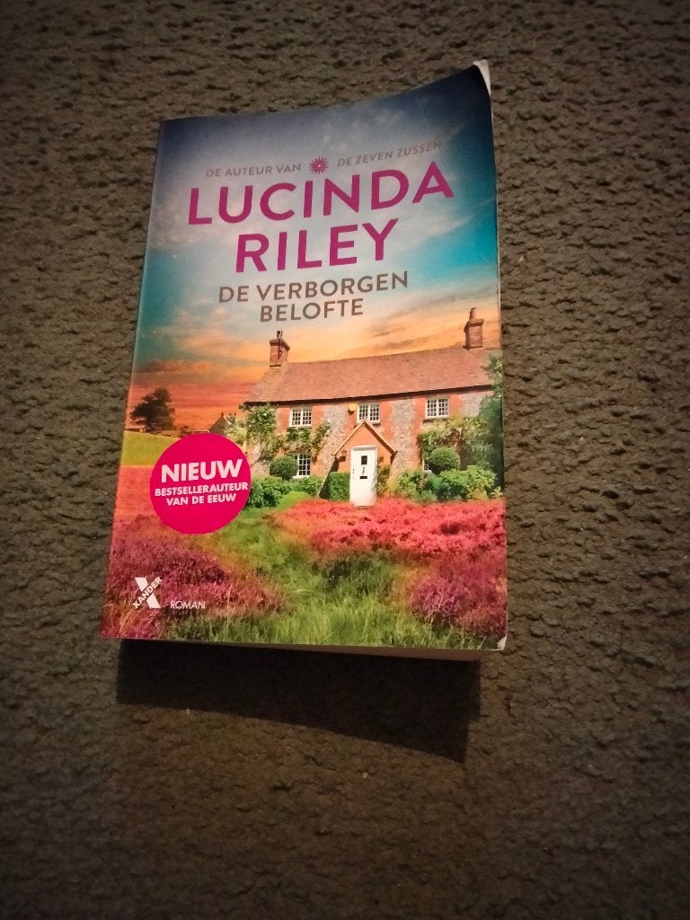 Lucinda Riley Boeken: De Verborgen Belofte & De Nachtroos, Boeken, Romans, Ophalen, Lucinda Riley, Zo goed als nieuw, Nederland