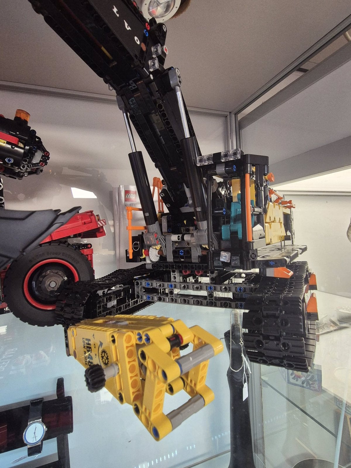 LEGO 42215 - Volvo Hybrid graafmachine & boek + doos, Ophalen of Verzenden