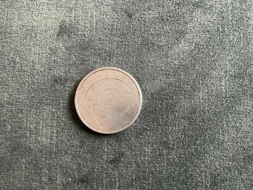 Munt Beatrix 2004 - 5 euro in goede staat, Ophalen of Verzenden, Losse munt