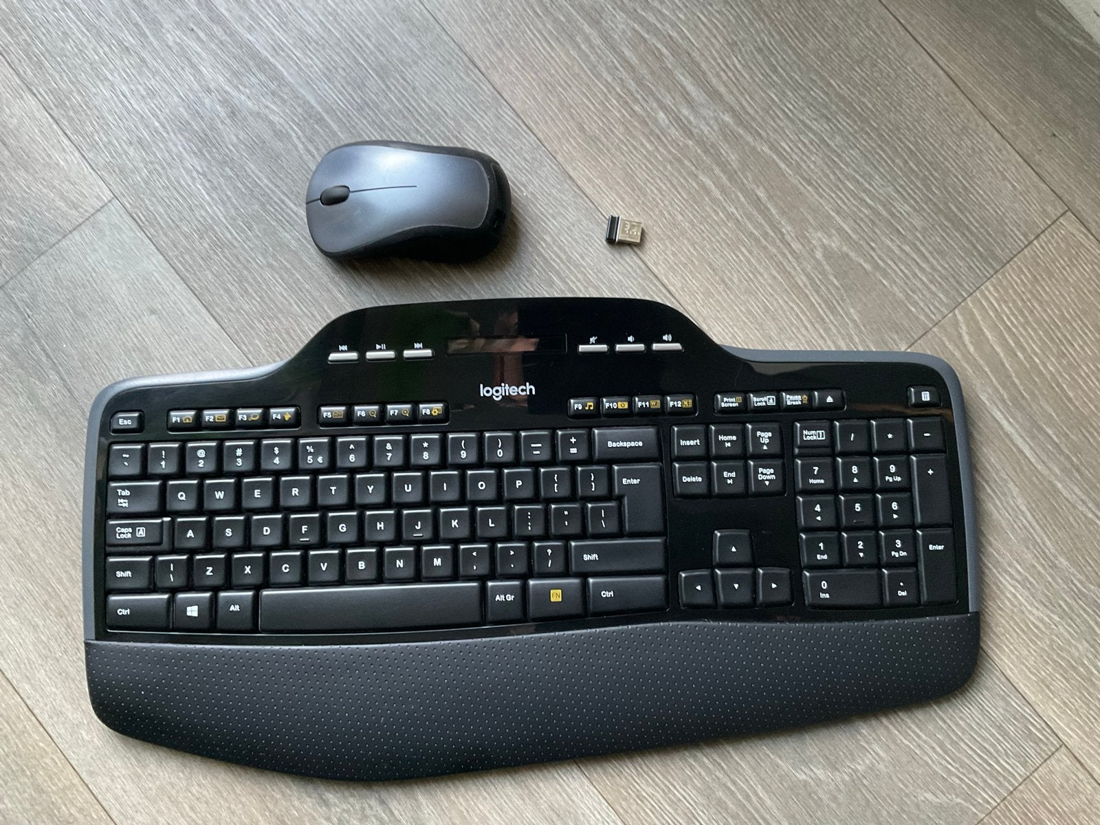 Logitech MK710 draadloos toetsenbord + M705 muis + Unifying, Draadloze ontvanger, Ophalen of Verzenden, Zo goed als nieuw, Draadloos