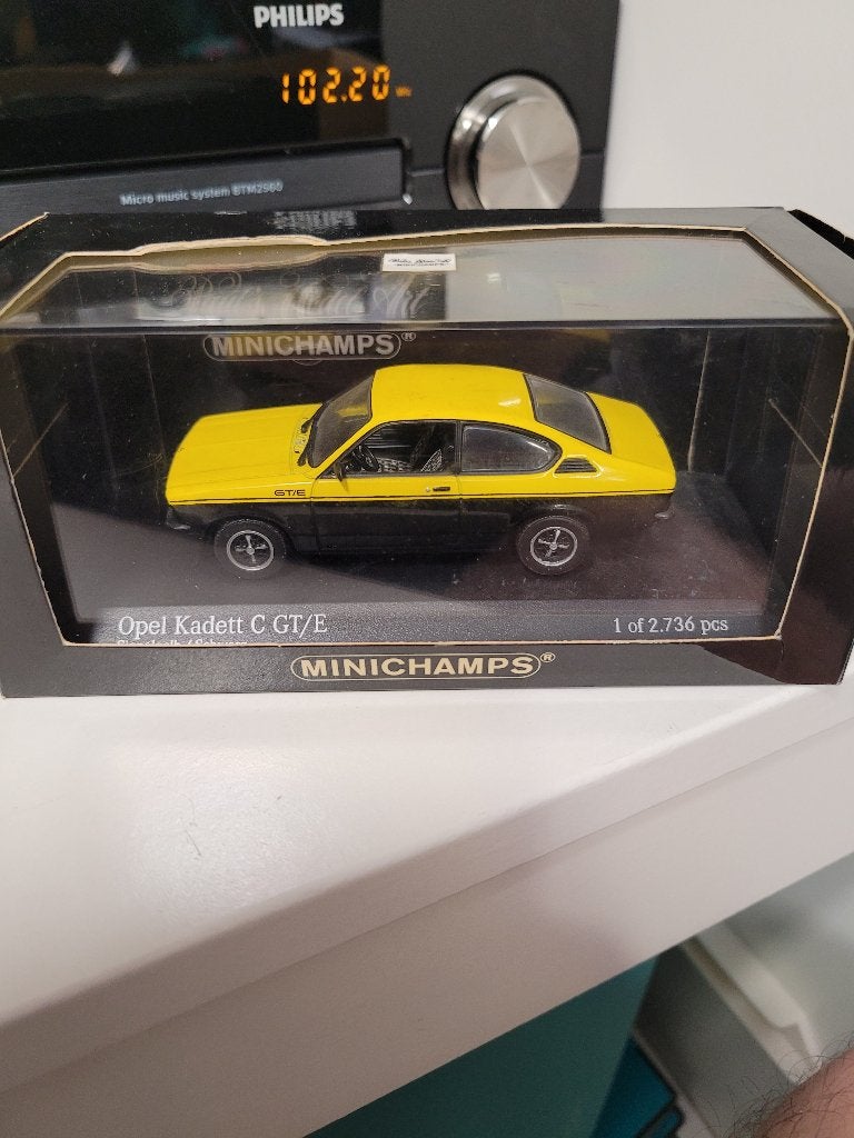 opel kadett C GT/E 1973-77 yellow black minichamps 1:43, Hobby en Vrije tijd, Modelauto's | 1:43, Ophalen of Verzenden, Zo goed als nieuw